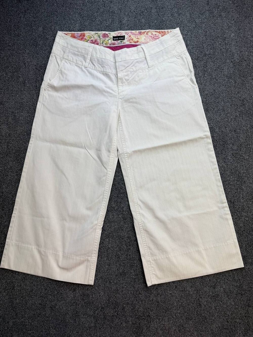Wet Seal Women’s Juniors 9 White Bermuda Shorts Stretch Floral Waistband